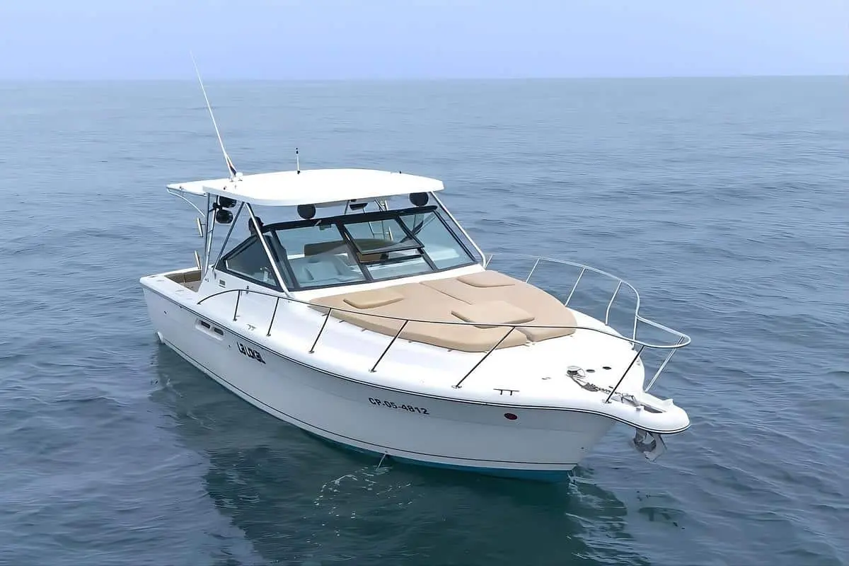 Yate privado en Cartagena La Lokal 31 FT navegando en el Caribe